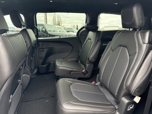 New 2026 Chrysler Pacifica Select FWD image 10