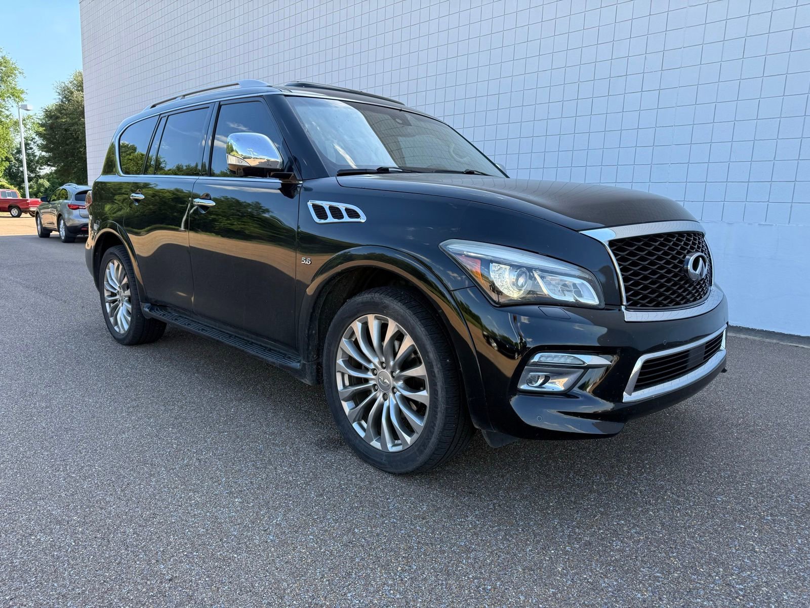 Used 2016 INFINITI QX80 2WD w/ Deluxe Technology Package image 1