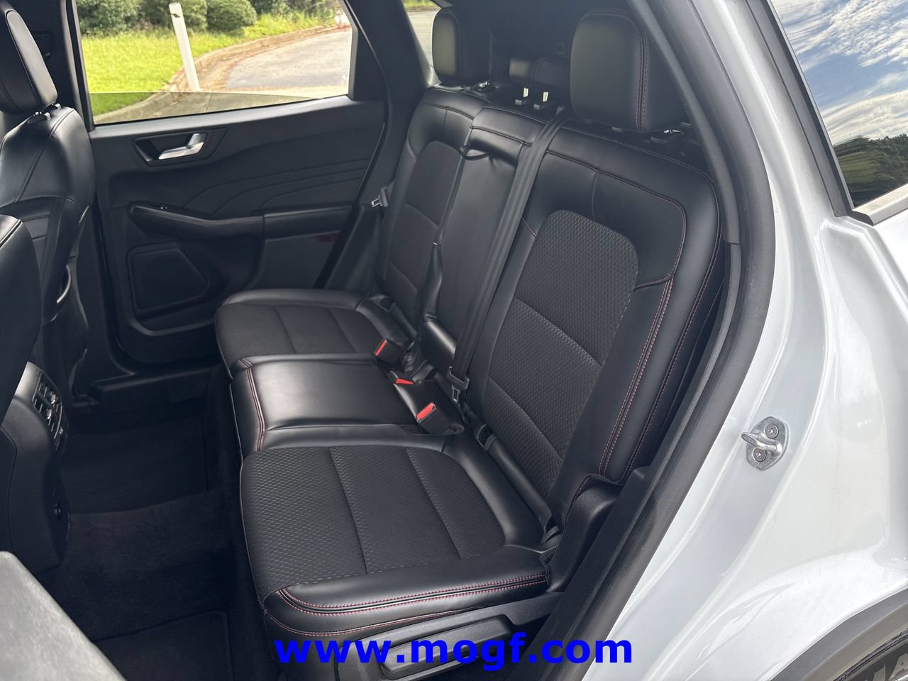 Used 2025 Ford Escape ST-Line FWD image 18