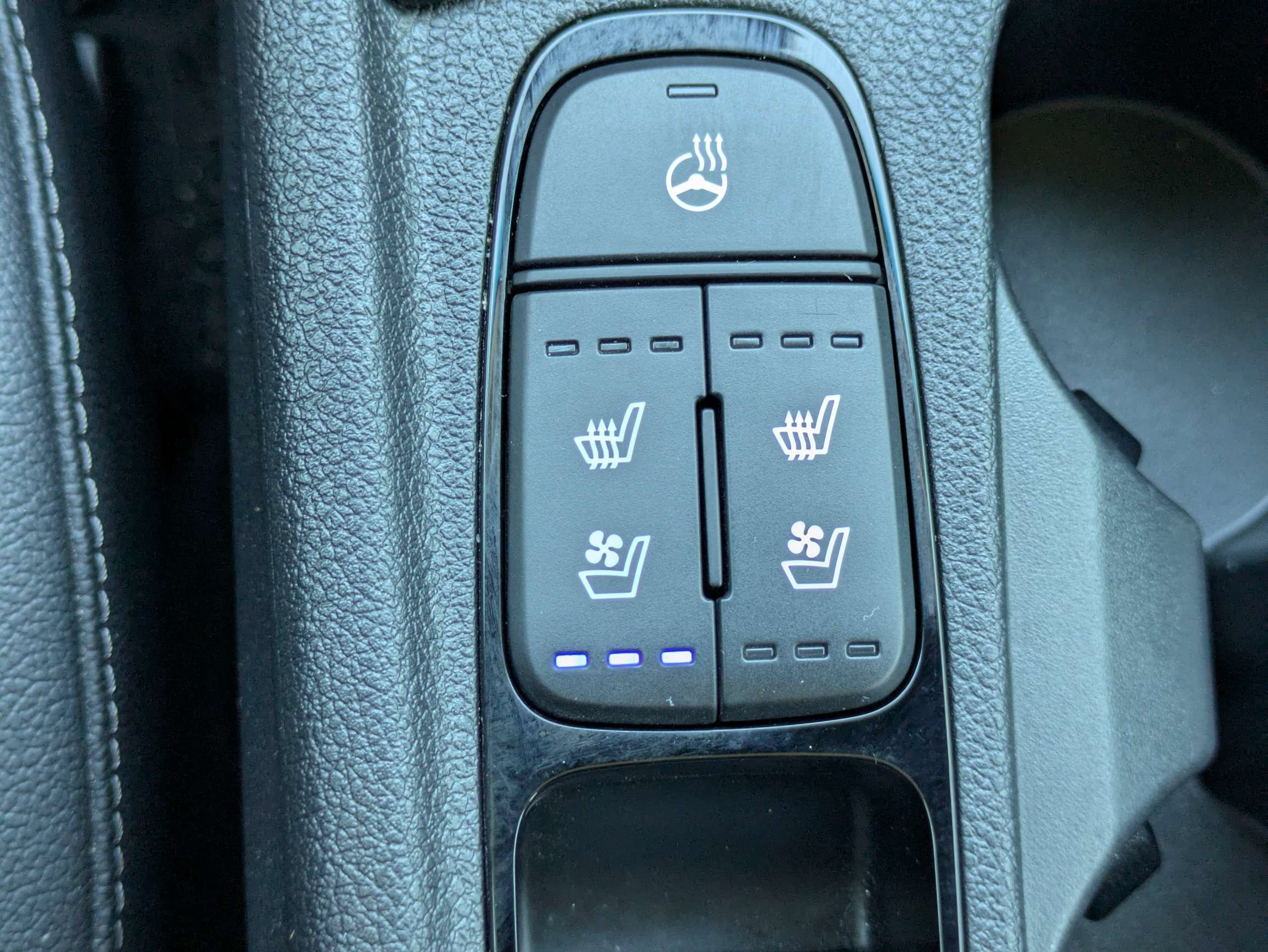 Used 2022 Kia Niro EX Premium FWD image 28