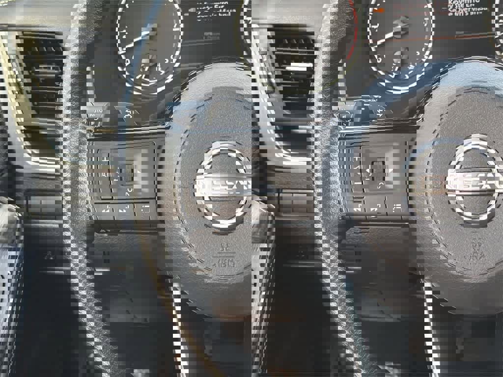 Used 2023 Nissan Rogue SV image 13