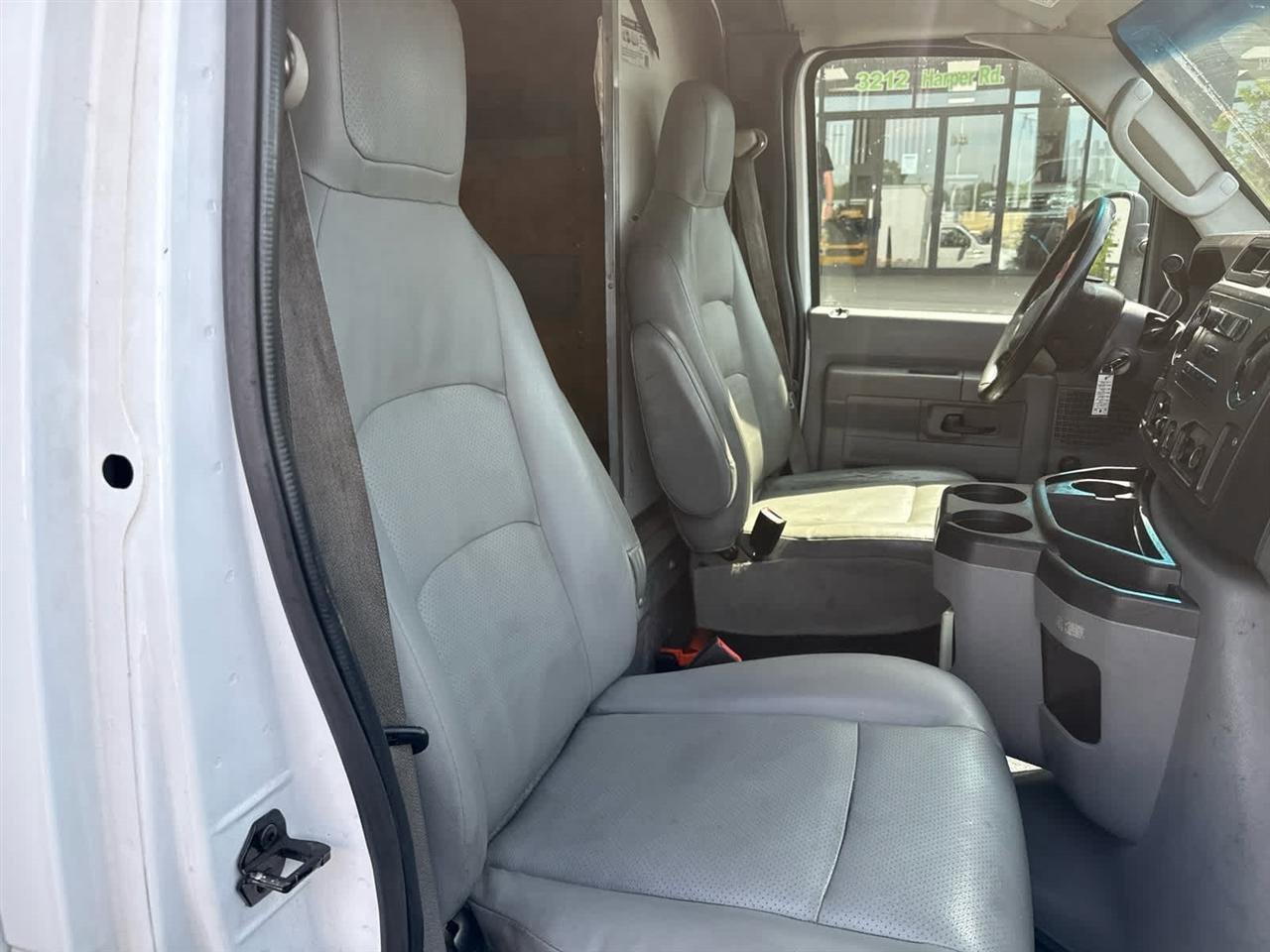 Used 2018 Ford E-350 and Econoline 350 Super Duty RWD image 18