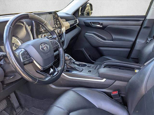 Used 2020 Toyota Highlander XLE image 18