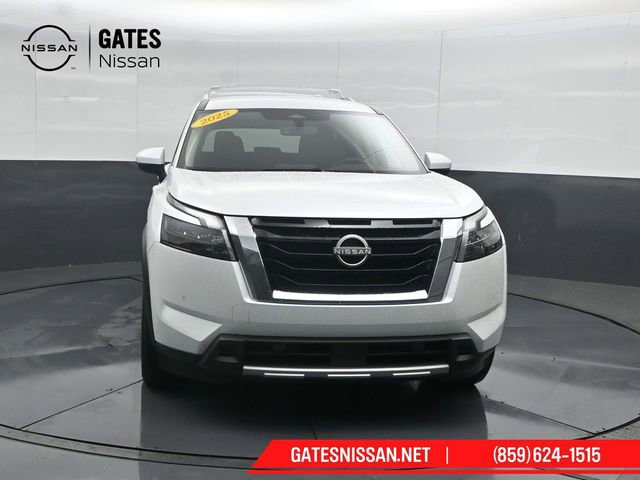 Used 2025 Nissan Pathfinder SL AWD/4WD image 5
