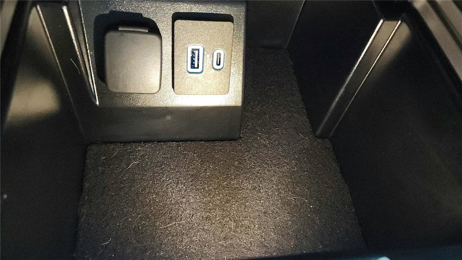 Used 2021 Ford Explorer XLT w/ Equipment Group 202A image 27