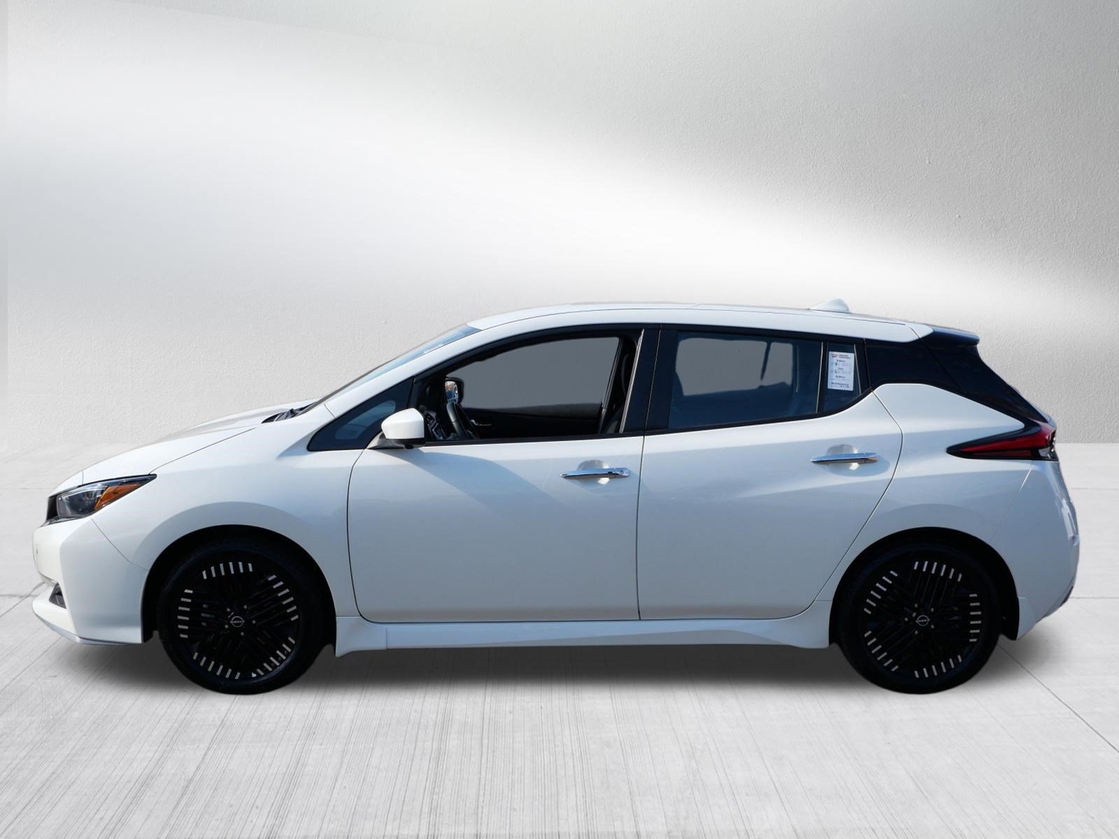 Used 2025 Nissan Leaf SV Plus FWD image 2