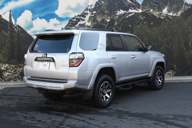 Used 2022 Jeep Grand Cherokee Laredo X AWD/4WD image 3