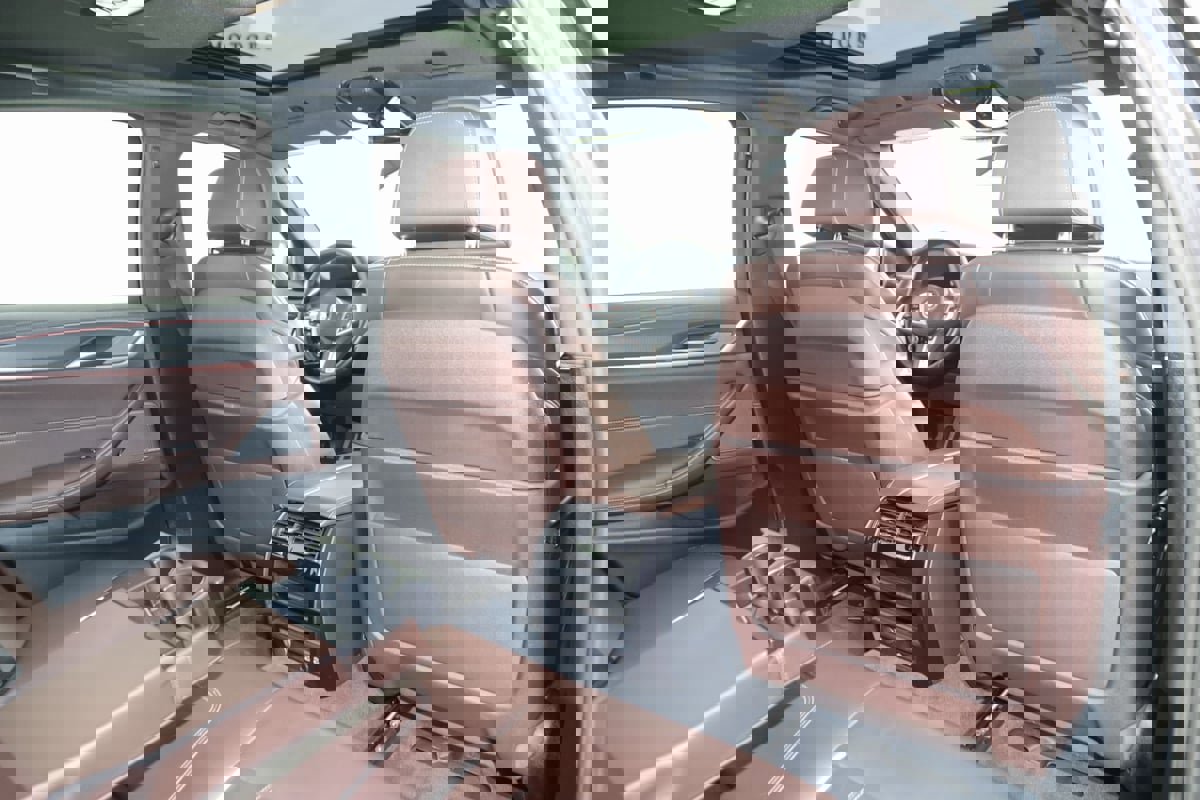 Used 2023 BMW M550i xDrive image 16