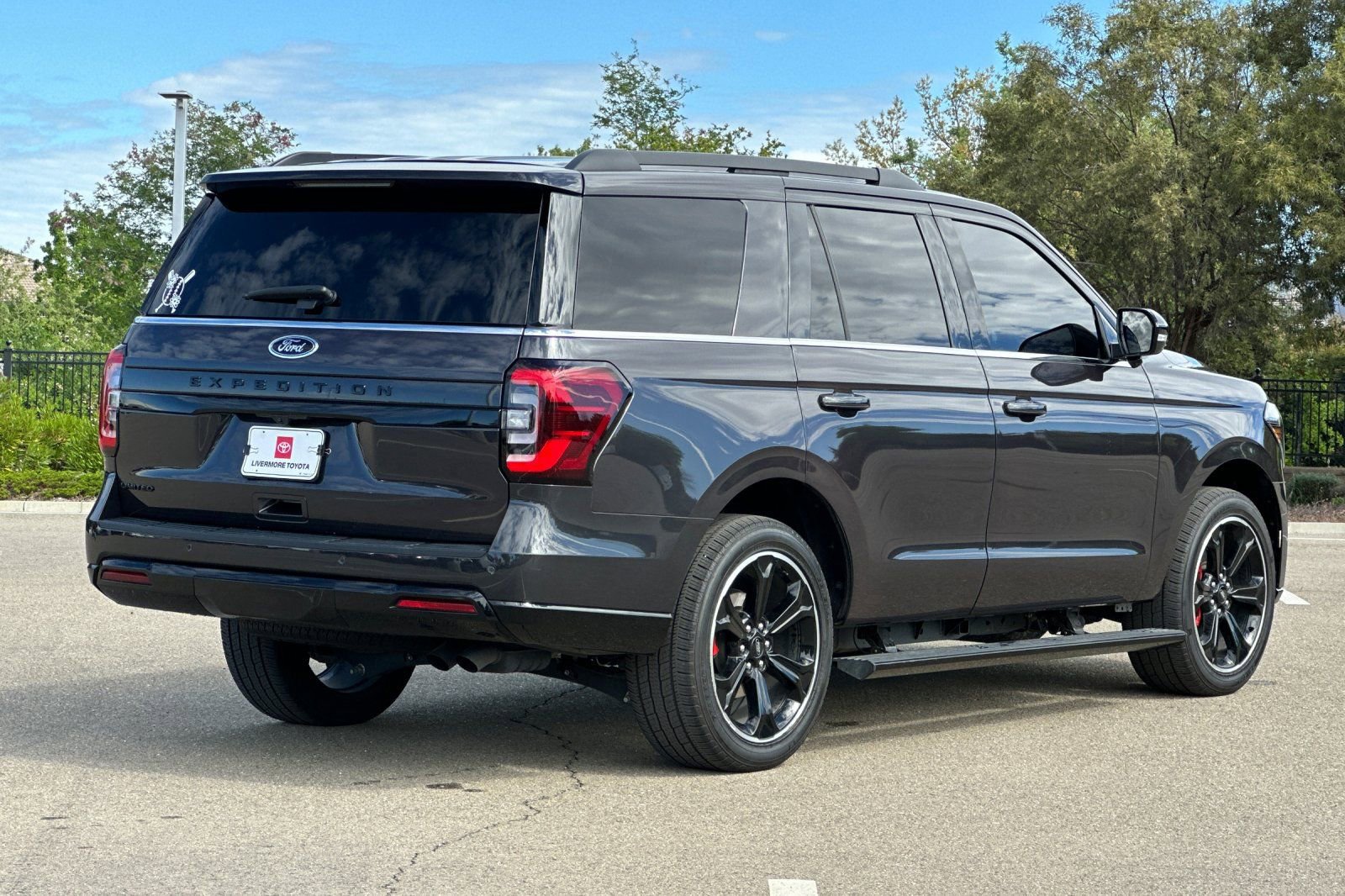 Used 2024 Ford Expedition Limited image 4