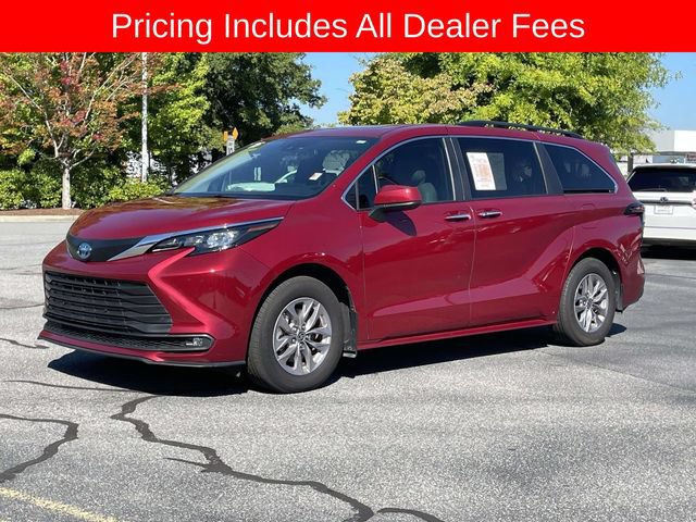 Used 2025 Toyota Sienna XLE FWD image 1
