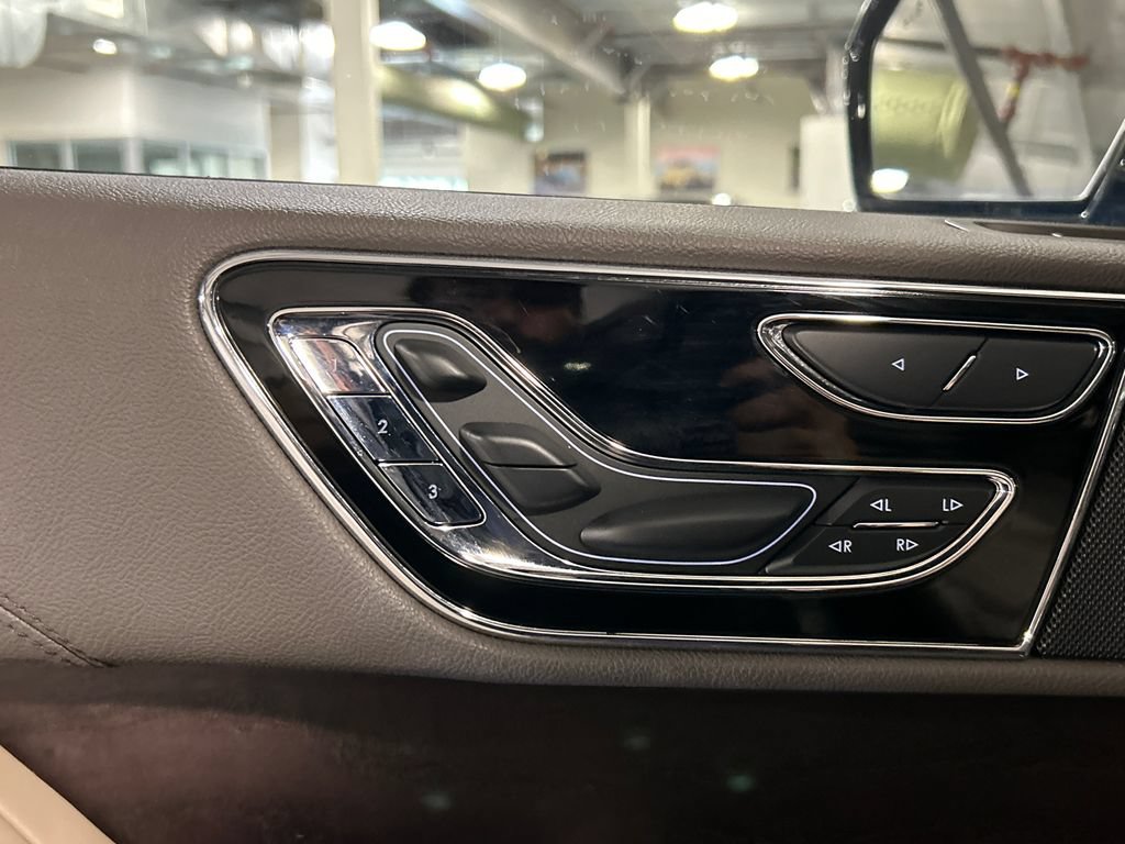 Certified 2024 Lincoln Navigator L Reserve AWD/4WD image 19