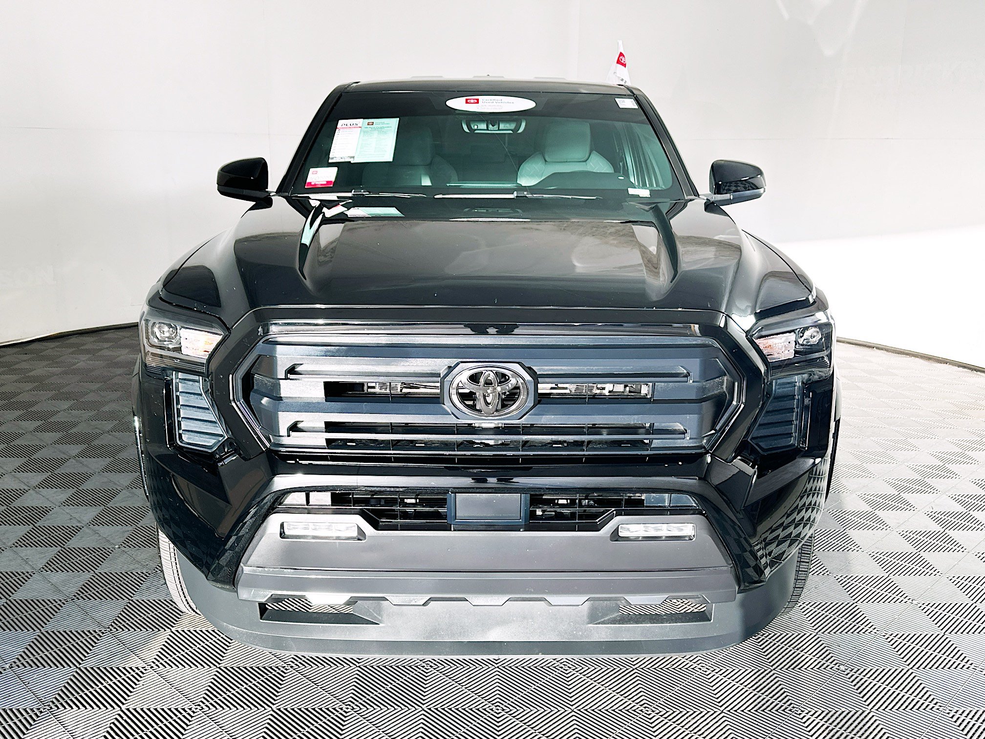 Certified 2024 Toyota Tacoma SR5 AWD/4WD image 8