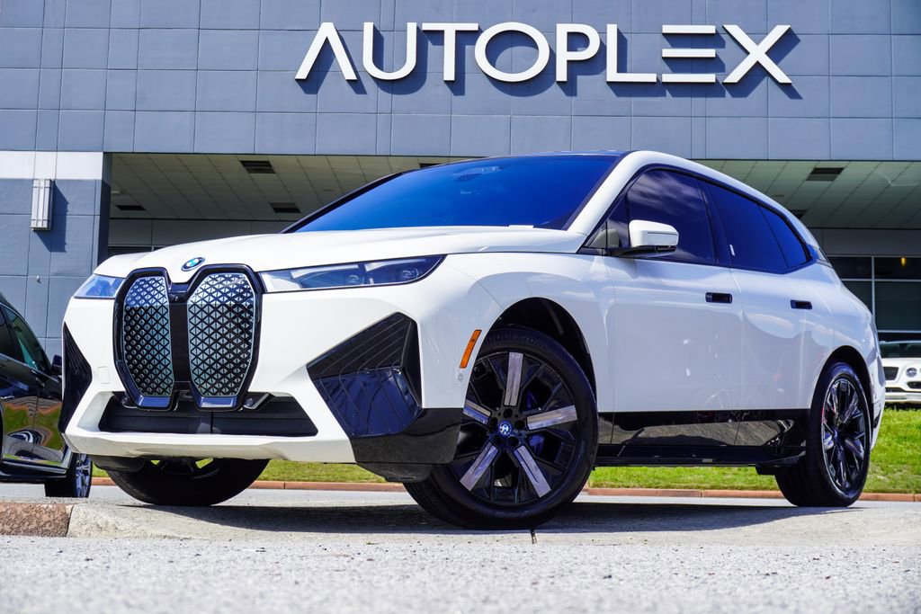 Used 2024 BMW iX xDrive50 w/ Sport Package AWD/4WD image 1