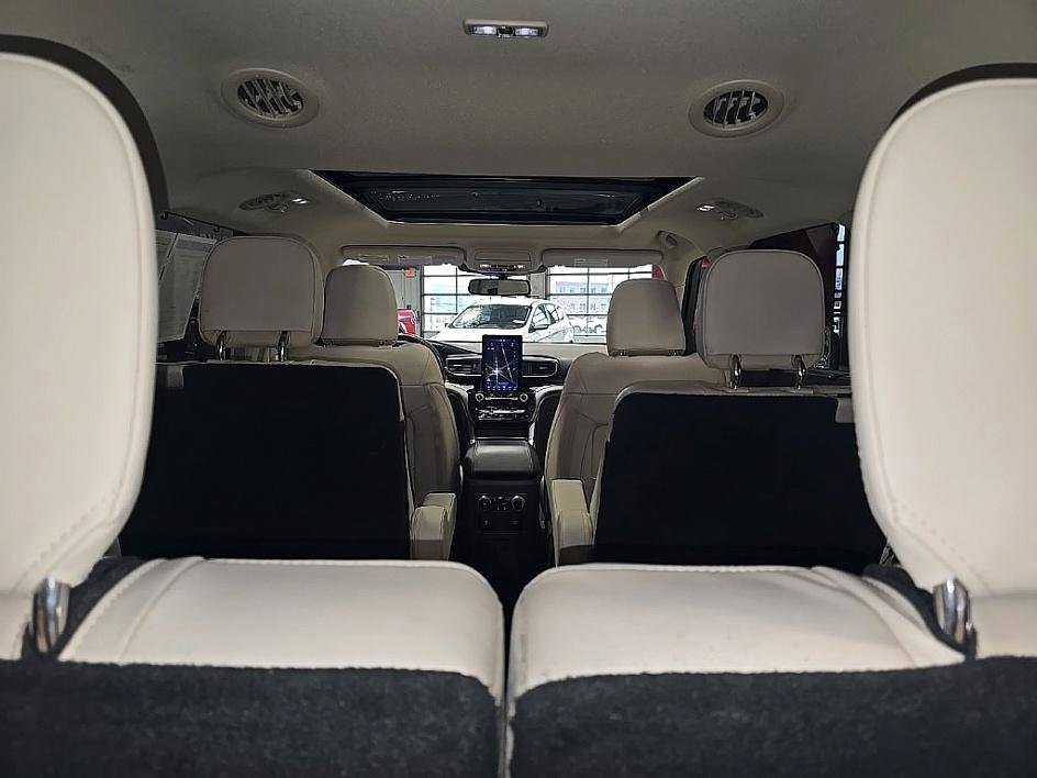 Used 2022 Ford Explorer Platinum w/ Equipment Group 601A image 32