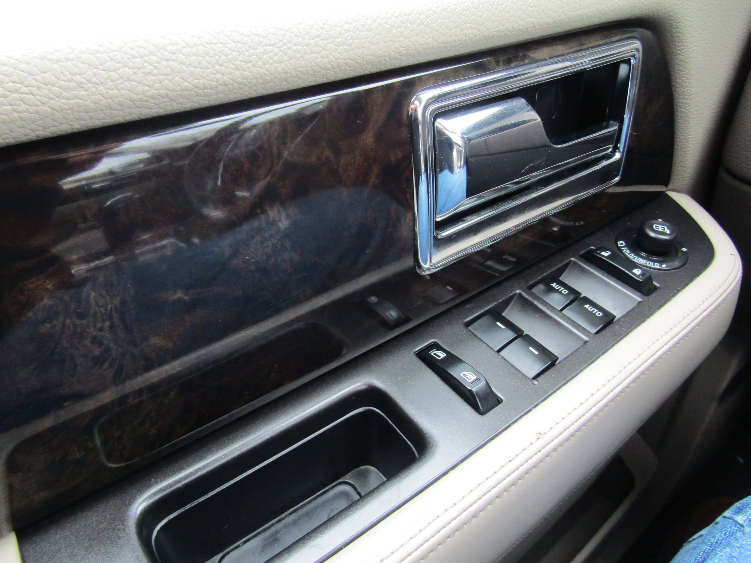 Used 2016 Lincoln Navigator L Select AWD/4WD image 47