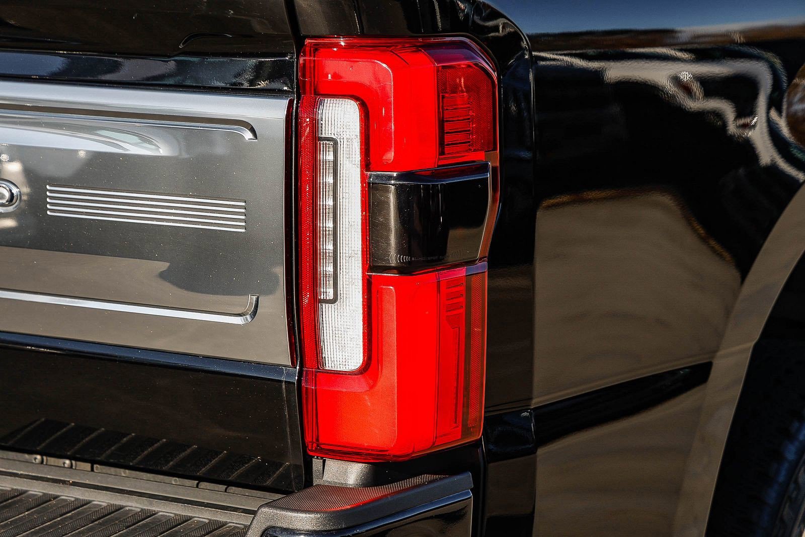 Used 2023 Ford F250 Limited w/ FX4 Off-Road Package image 8