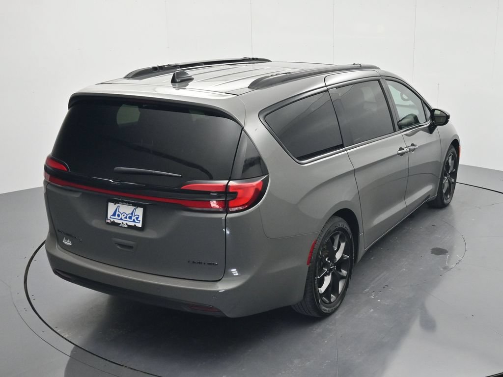 Used 2025 Chrysler Pacifica Limited FWD image 33