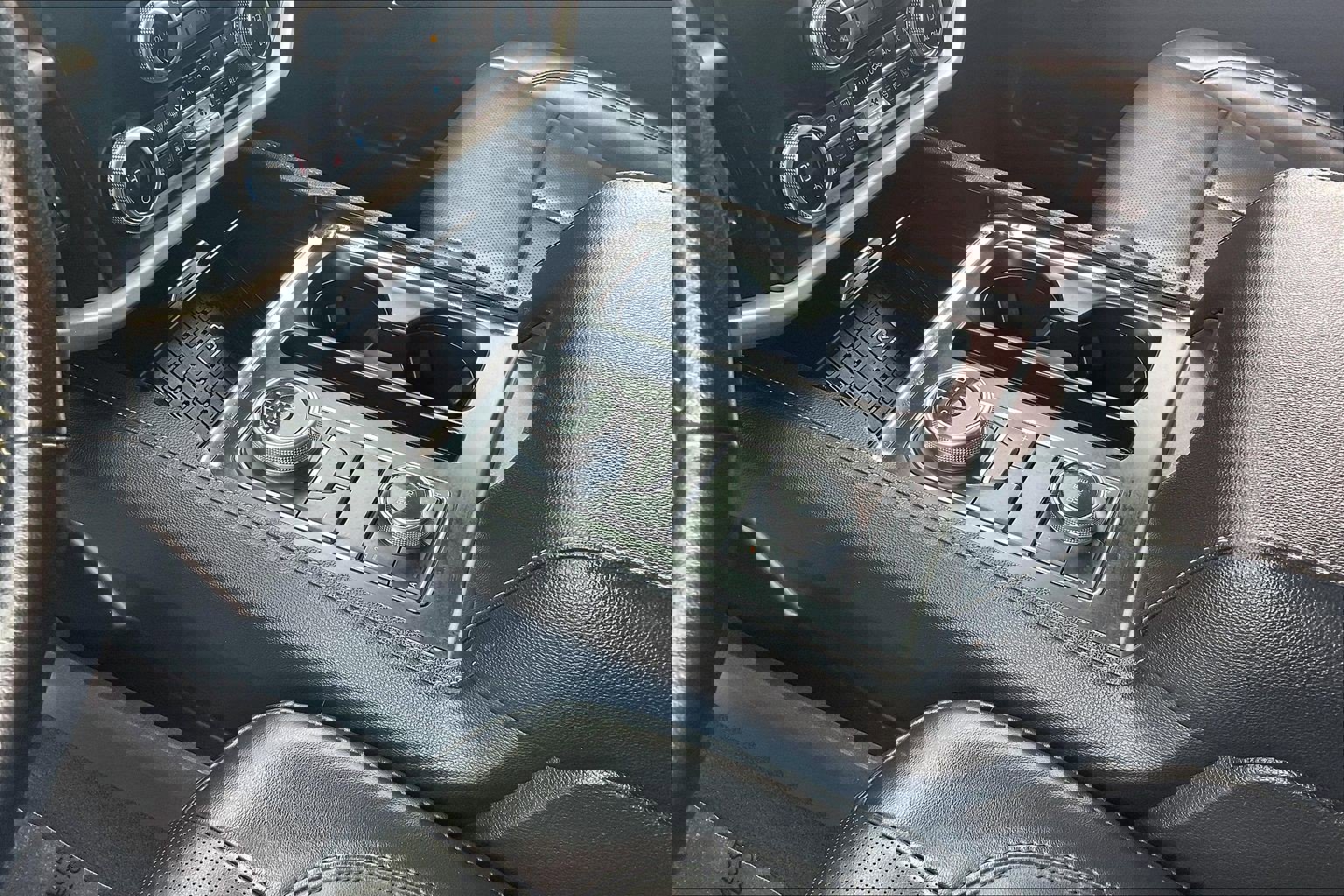 Used 2024 Ford Expedition XLT image 22