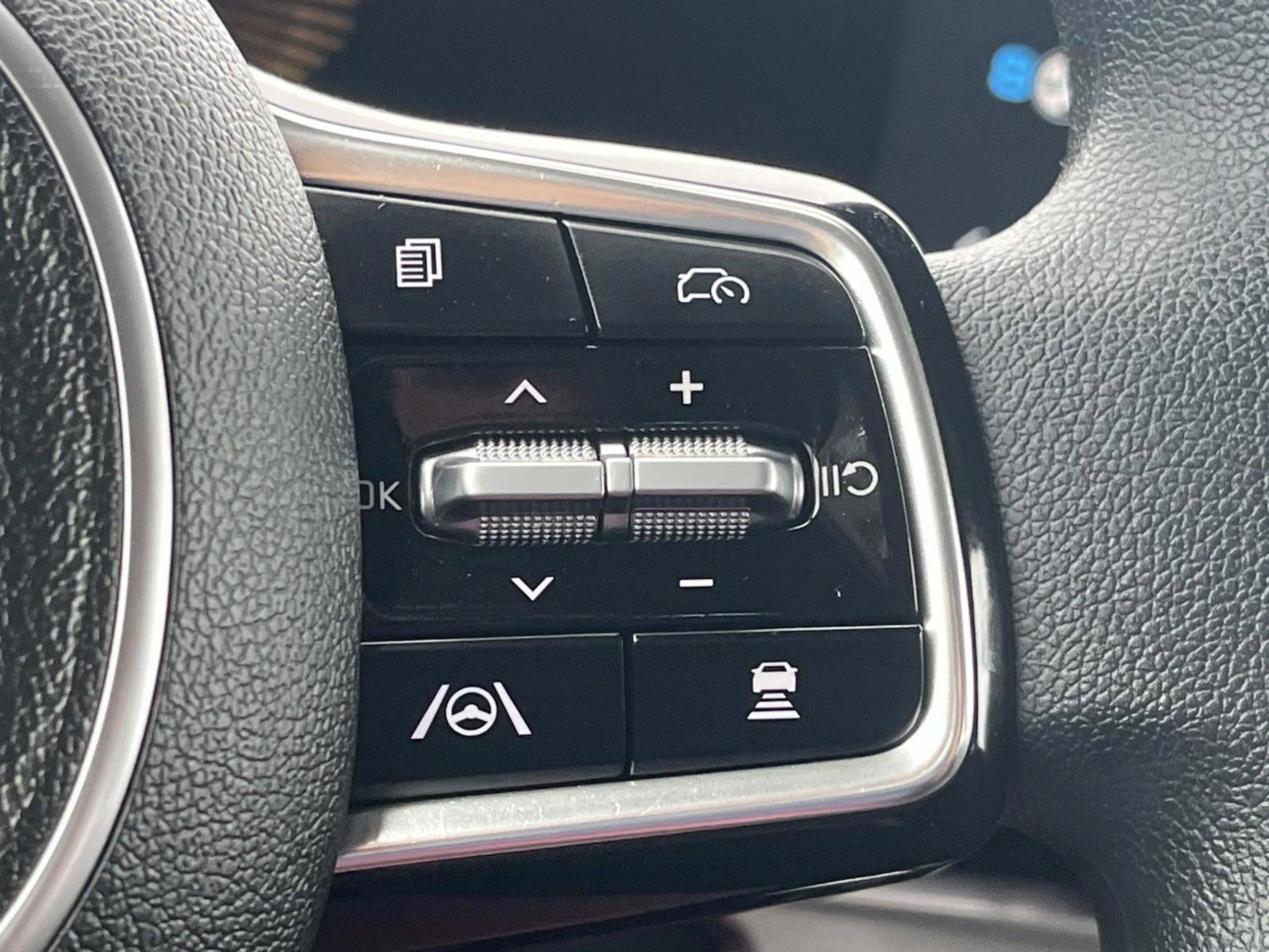 Used 2025 Kia Sorento LX FWD image 29