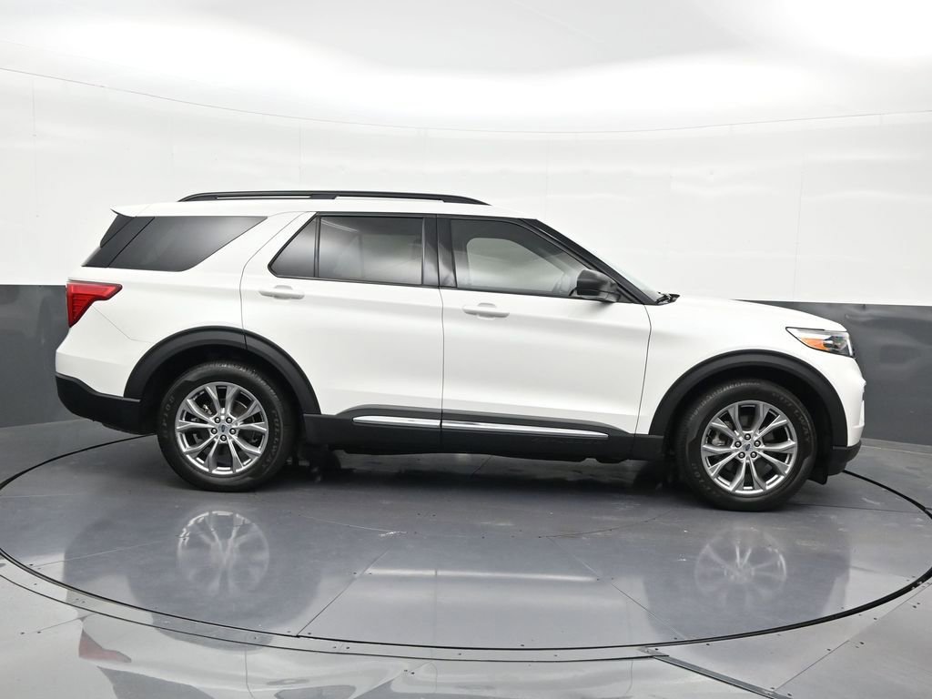 Used 2022 Ford Explorer XLT w/ Equipment Group 202A image 7