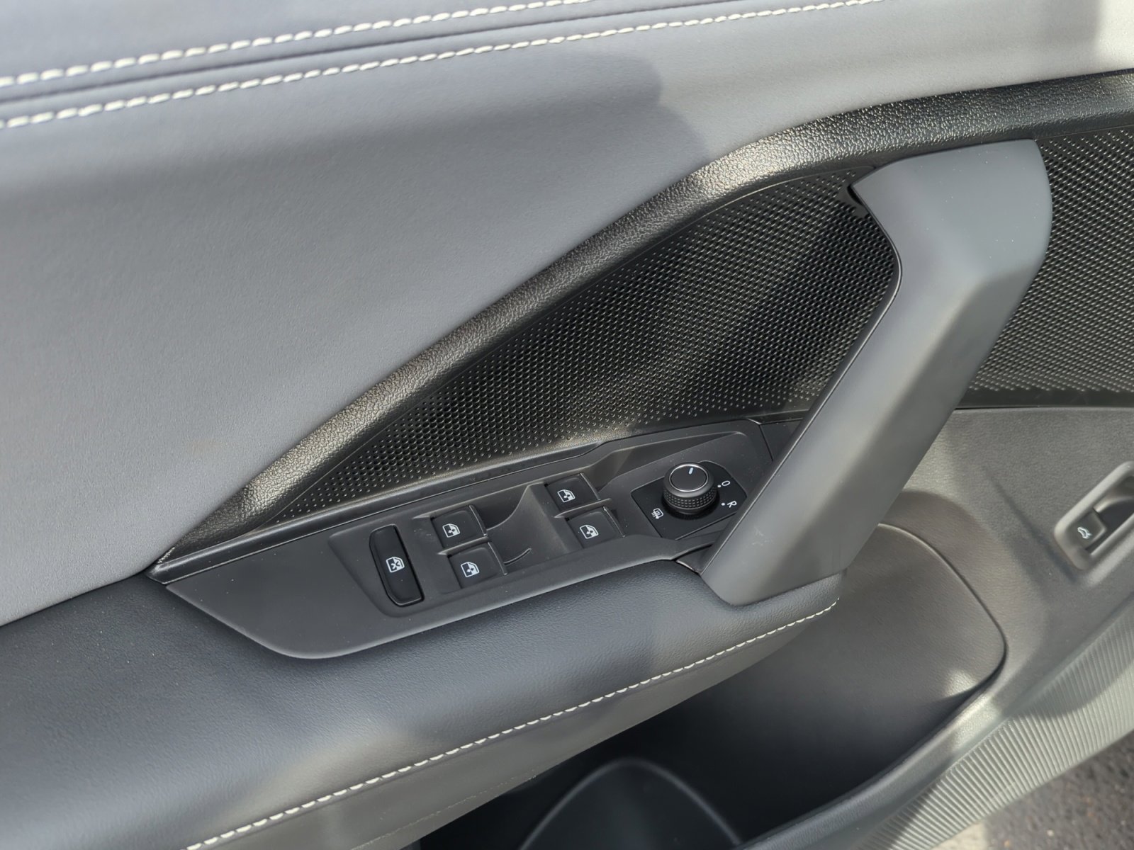 New 2025 Volkswagen Tiguan SE image 13