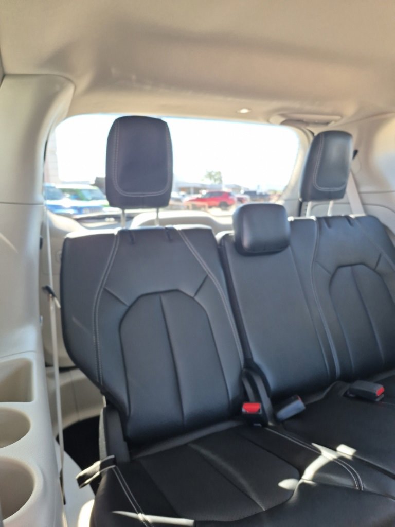 Certified 2024 Chrysler Pacifica Touring-L image 36