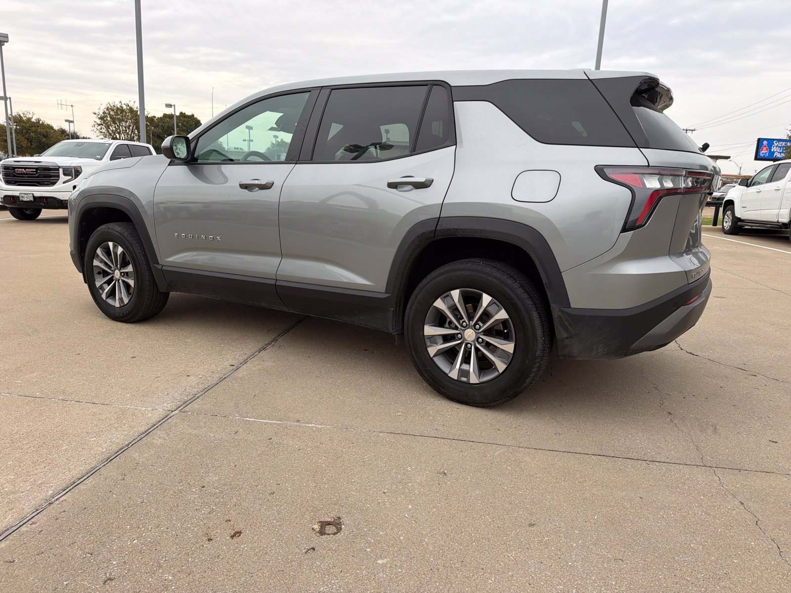 Used 2026 Chevrolet Equinox LT FWD image 3