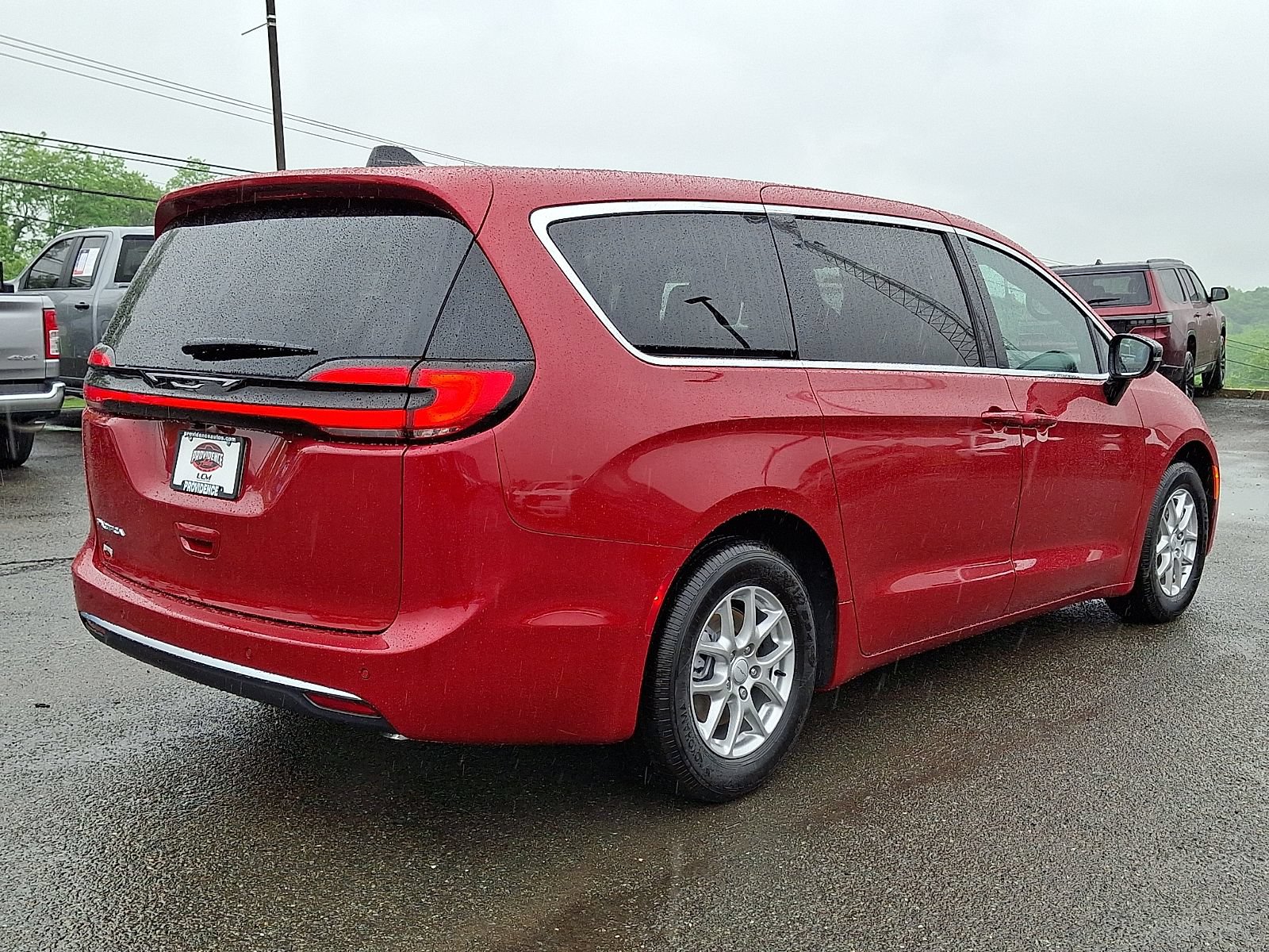New 2027 Chrysler Pacifica Select FWD image 4