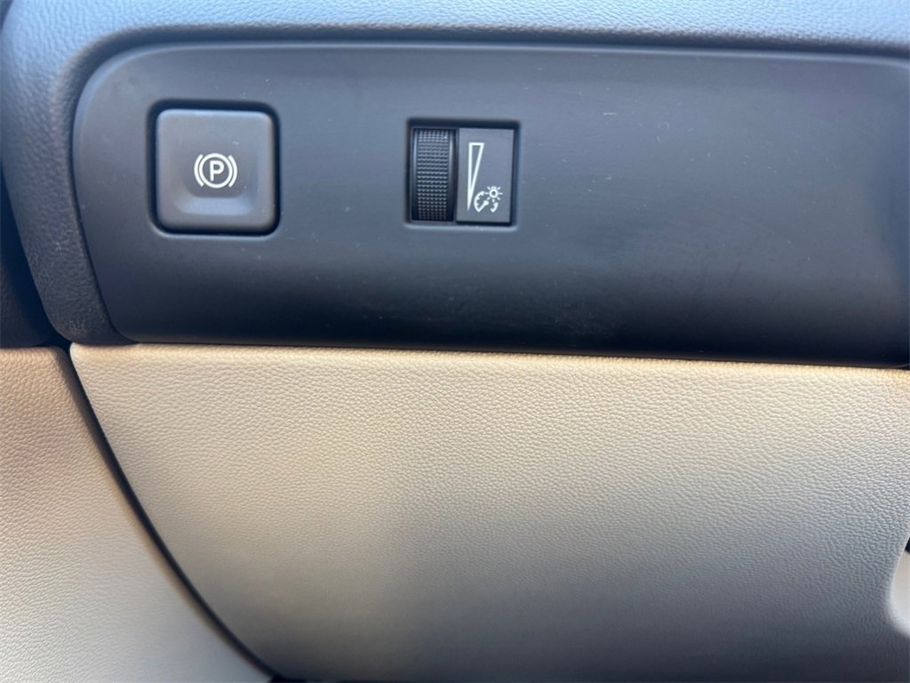 Used 2022 Buick Enclave Essence image 23
