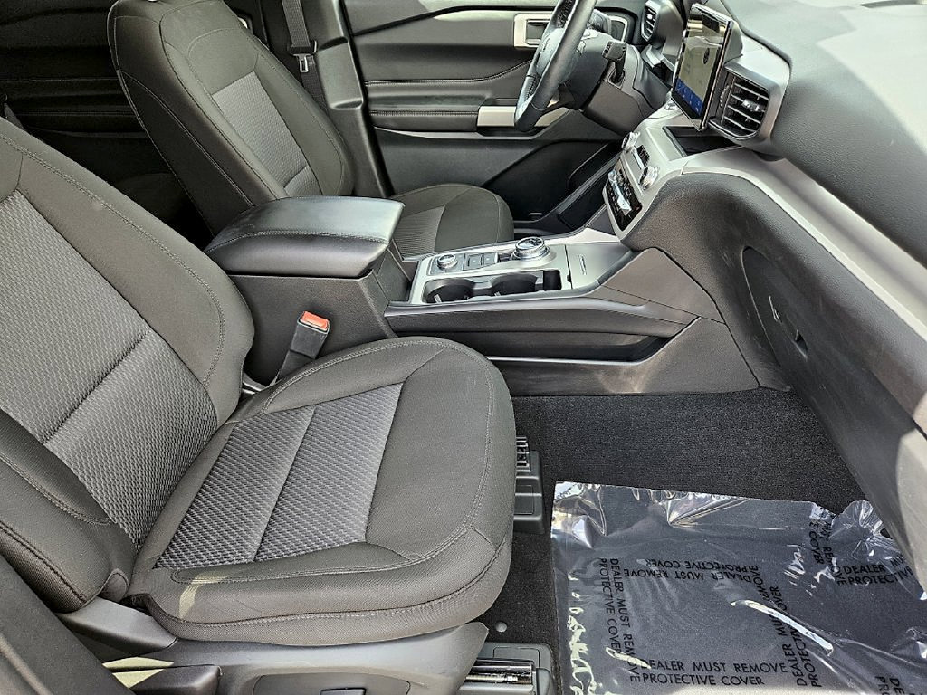Used 2024 Ford Explorer XLT AWD/4WD image 15