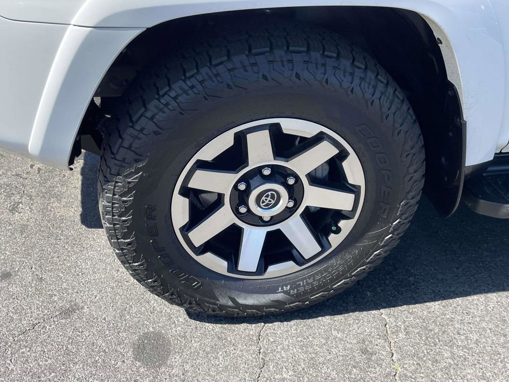 Used 2023 Toyota 4Runner TRD Off-Road Premium w/ Moonroof Package AWD/4WD image 30