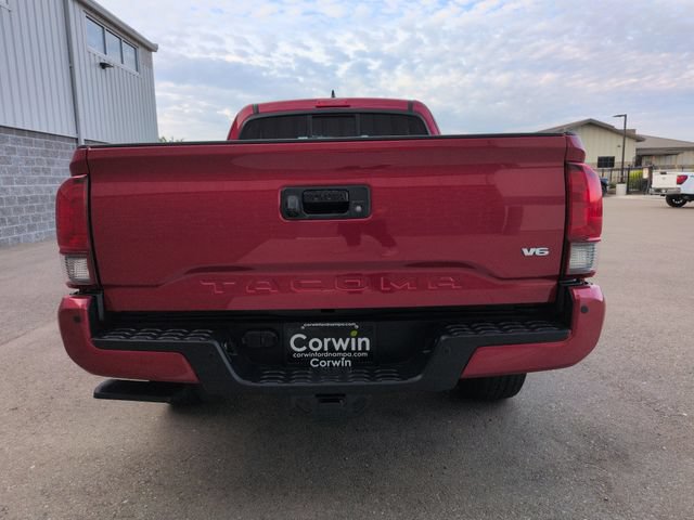 Used 2018 Toyota Tacoma TRD Sport w/ Technology Package AWD/4WD image 4