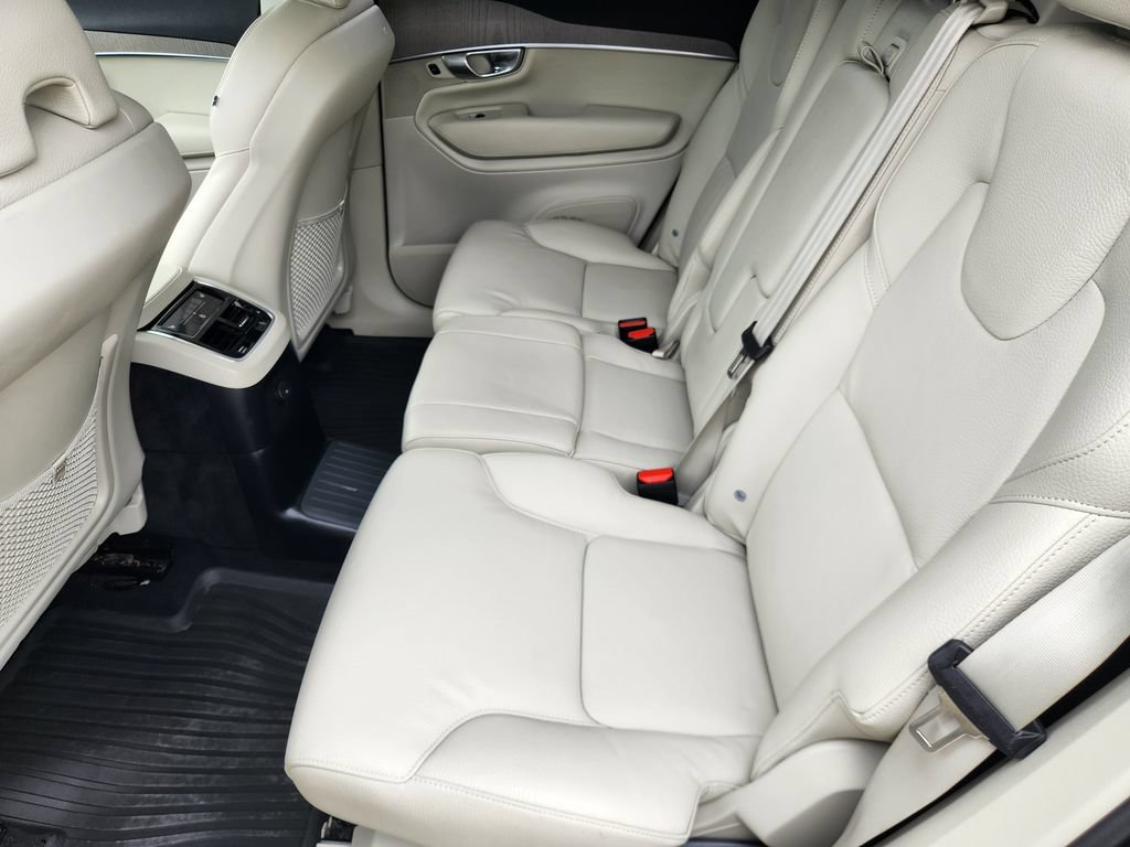 Certified 2025 Volvo XC90 T8 Plus AWD/4WD image 11