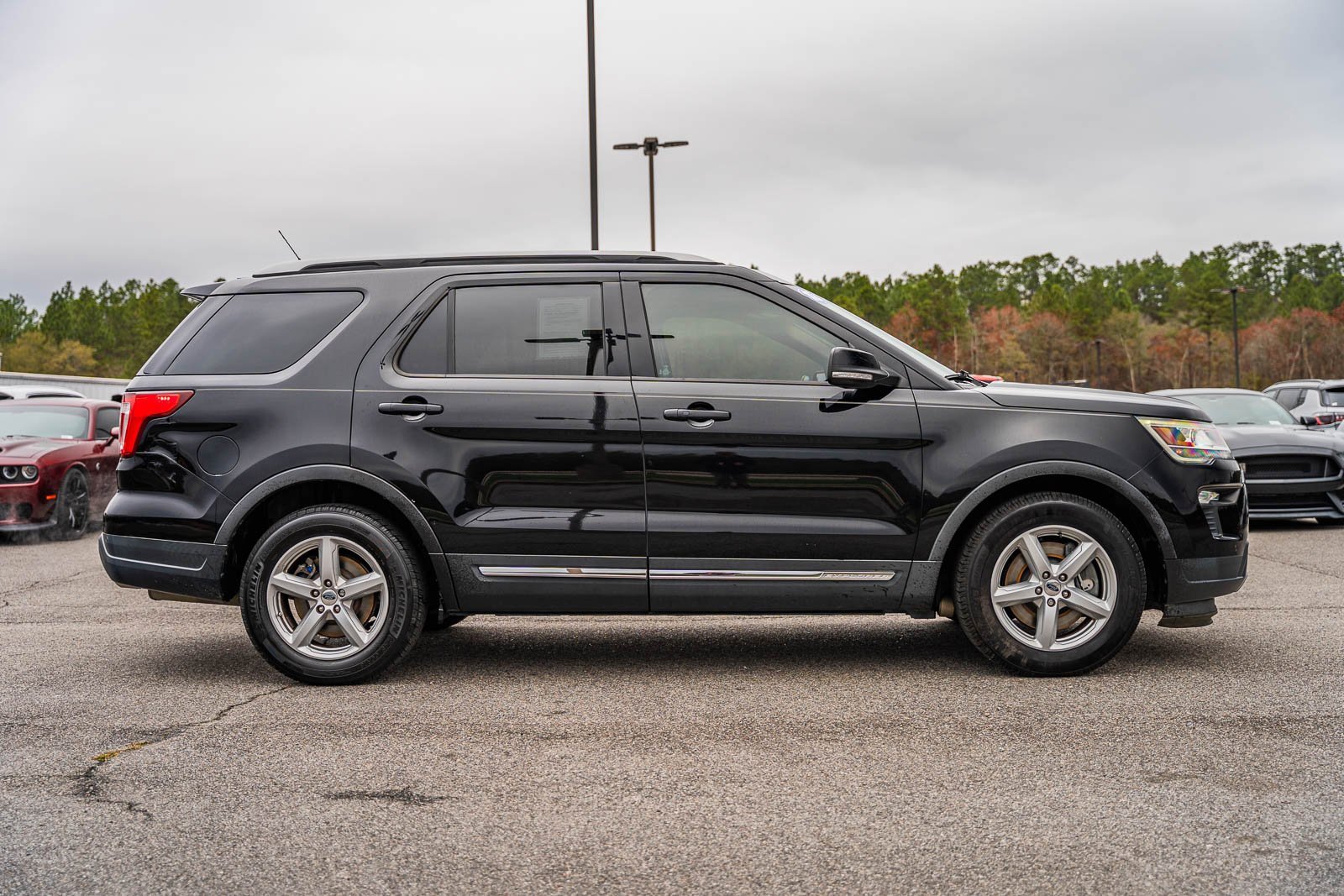 Certified 2018 Ford Explorer XLT w/ Equipment Group 202A image 8