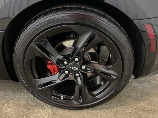 Used 2021 Chevrolet Camaro LT w/ RS Package image 12