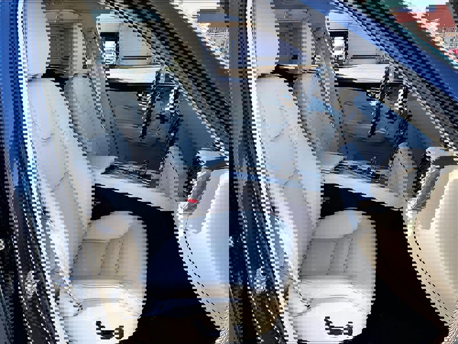 Used 2023 Volvo XC60 T8 Plus w/ Climate Package image 10