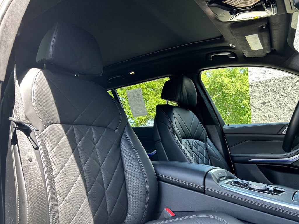 Used 2023 BMW X7 xDrive40i w/ M Sport Package AWD/4WD image 27