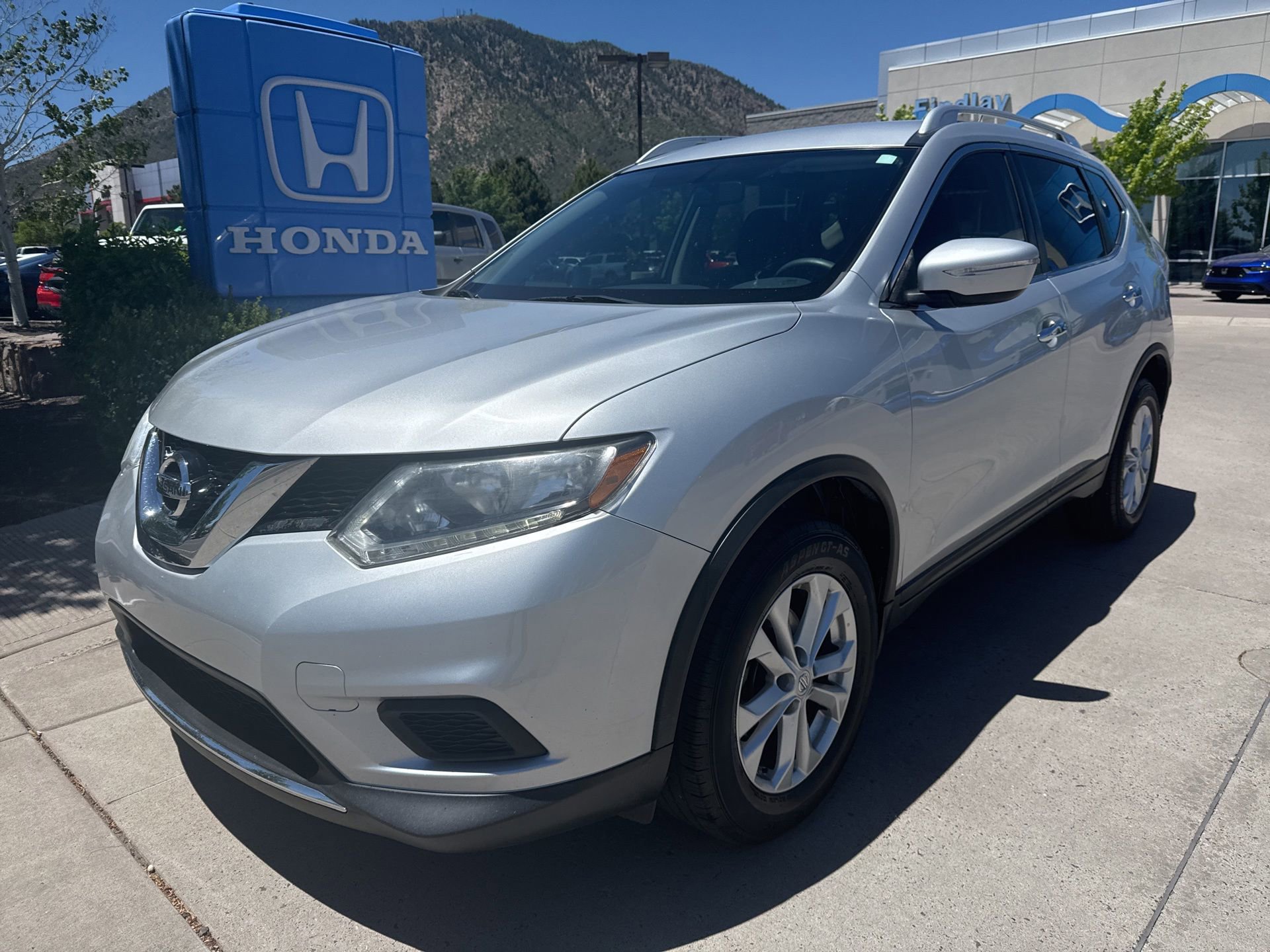 Used 2015 Nissan Rogue SV AWD/4WD image 1