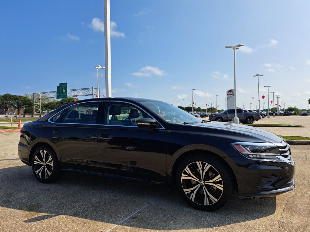 Used 2022 Volkswagen Passat 2.0T SE FWD image 2