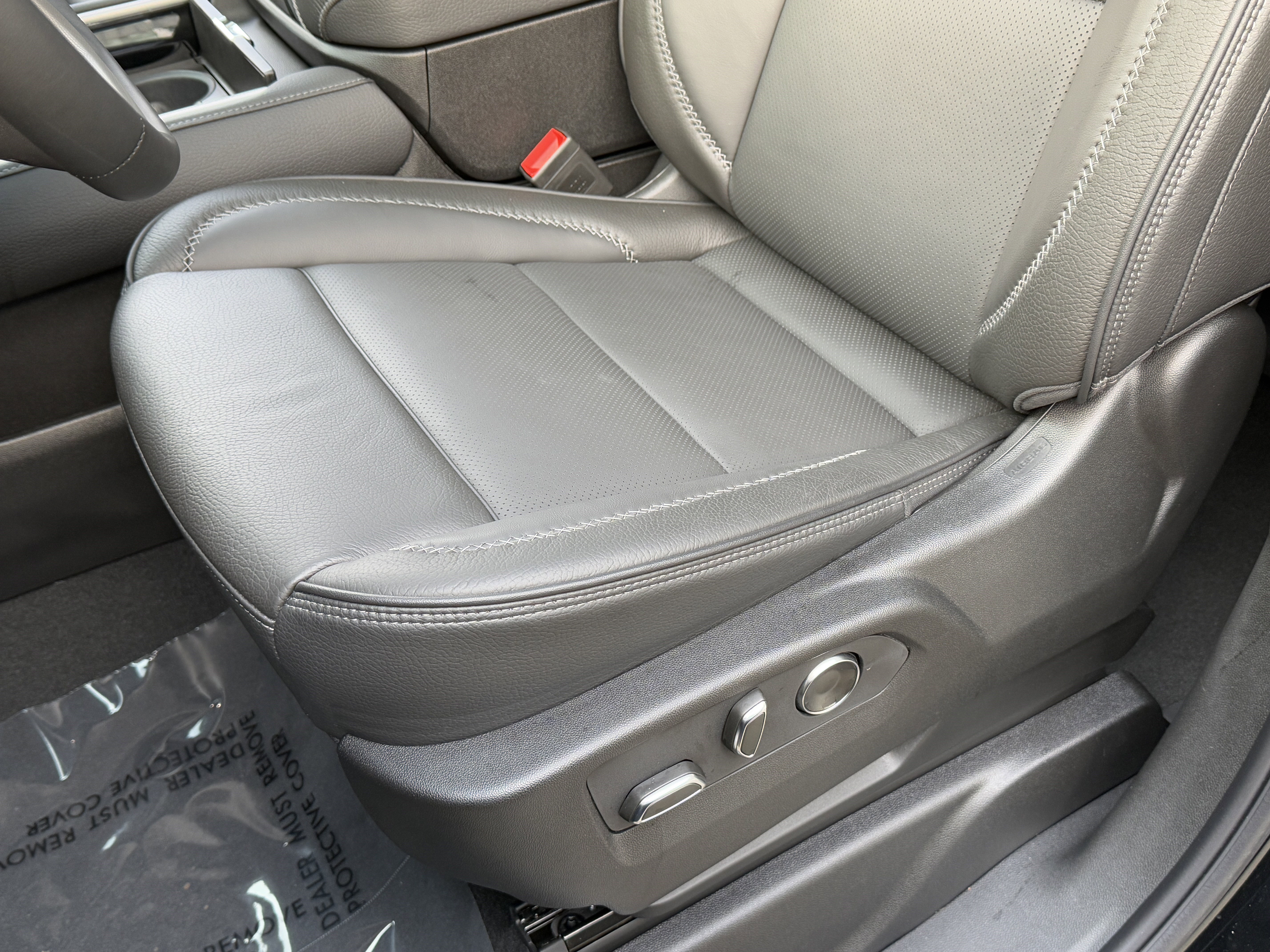 Used 2023 GMC Yukon XL Denali image 13