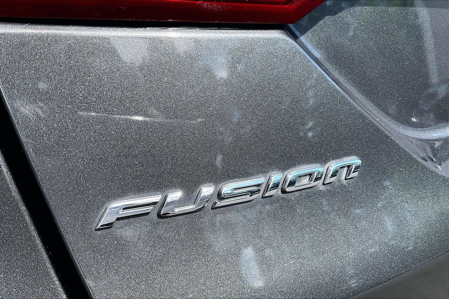 Used 2018 Ford Fusion SE w/ Fusion SE Technology Package FWD image 10