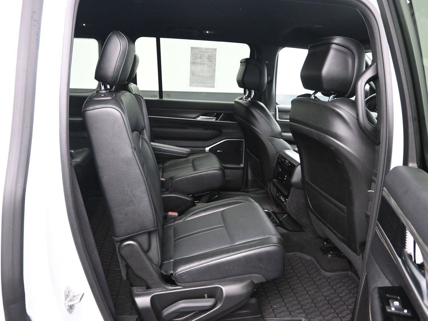 Used 2024 Jeep Wagoneer Series II image 11