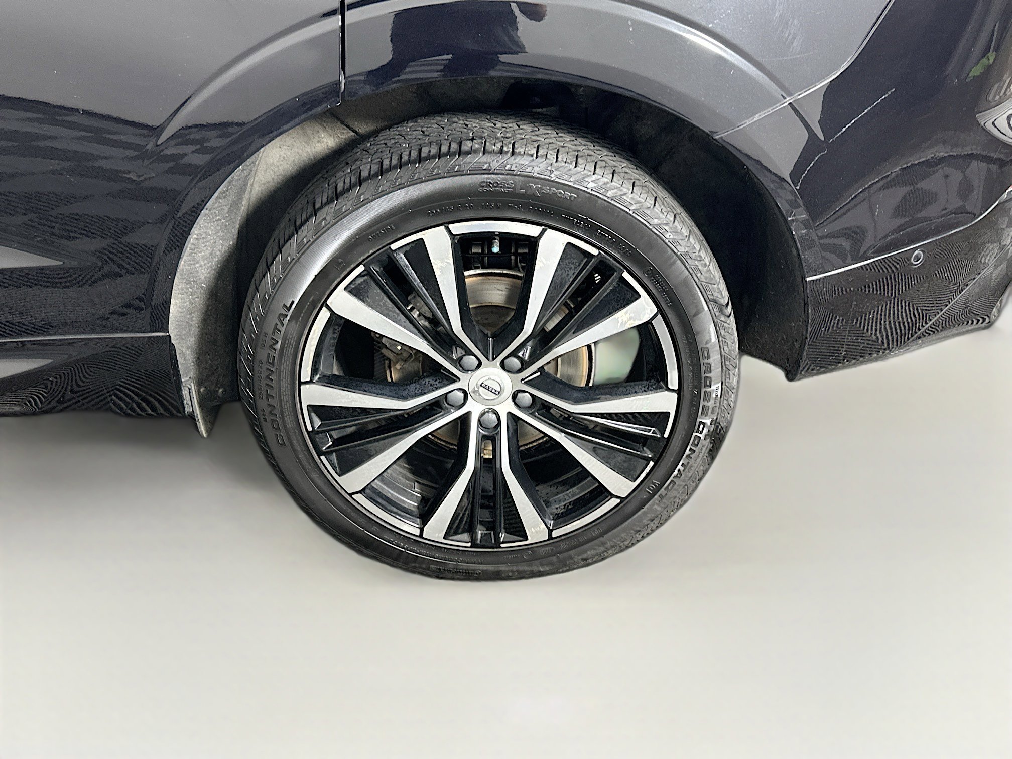 Used 2023 Volvo XC60 B5 Plus w/ Climate Package image 11