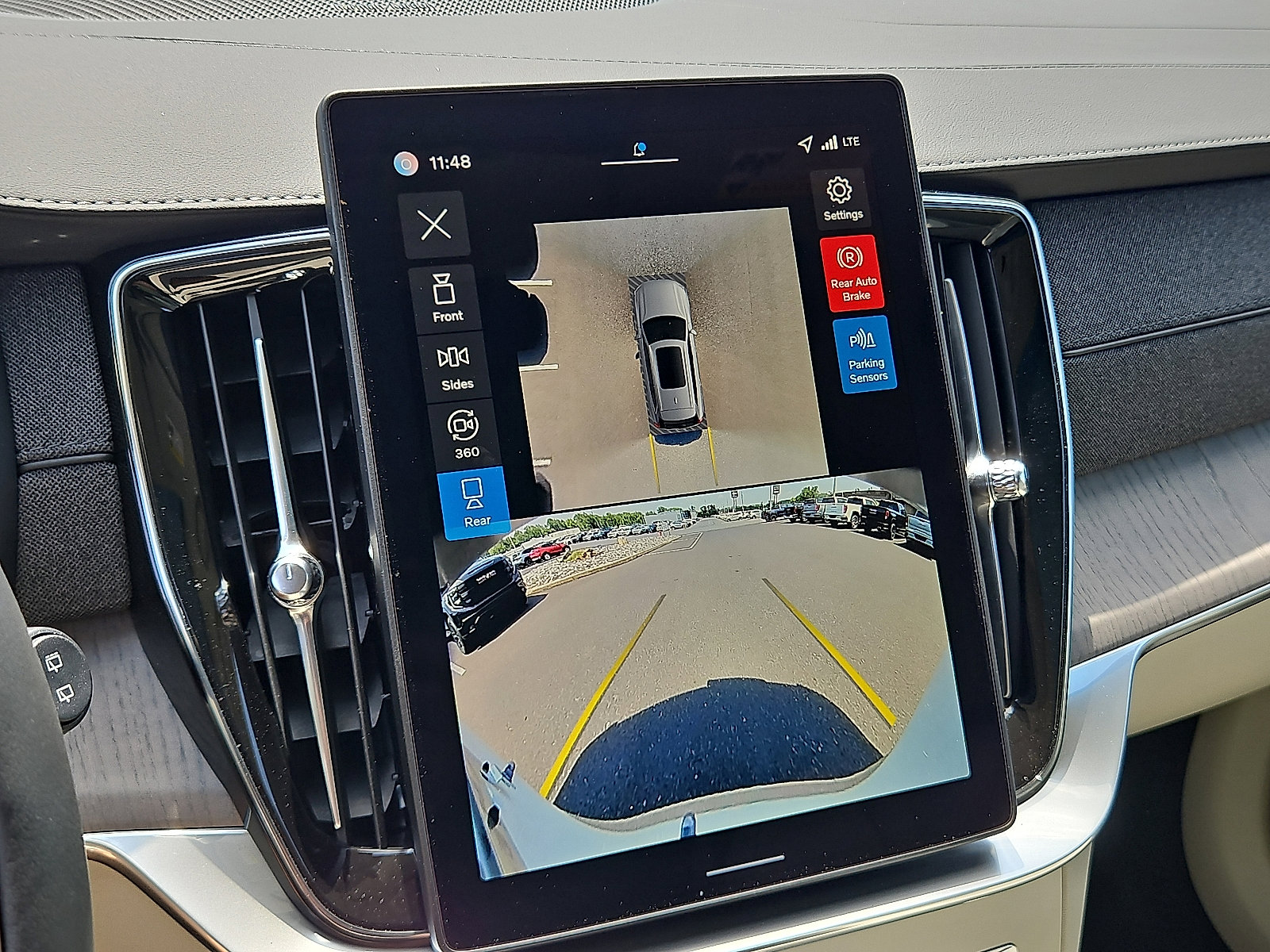 New 2026 Volvo XC90 T8 Ultra w/ Protection Package Premier image 16