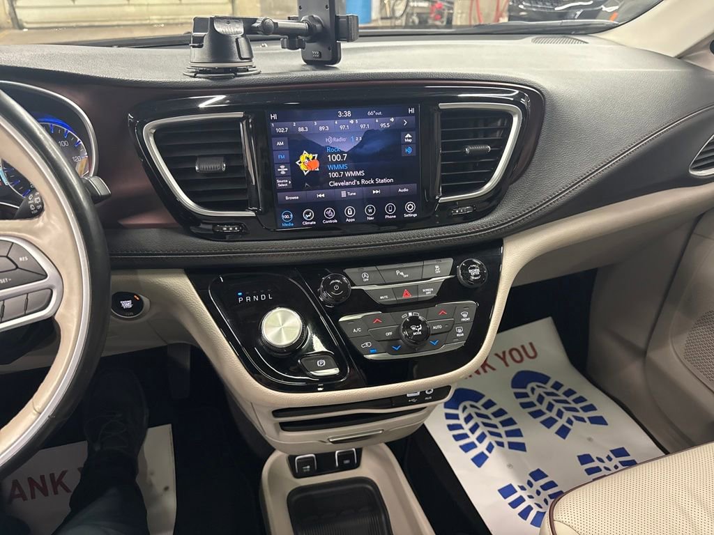 Used 2019 Chrysler Pacifica Limited image 18