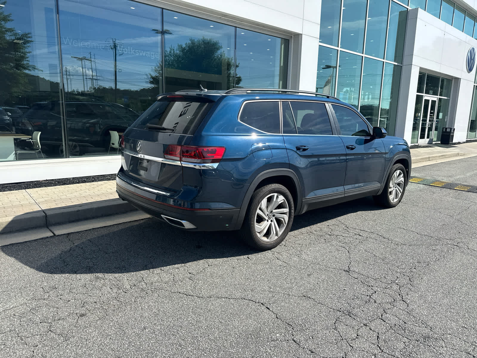 Certified 2023 Volkswagen Atlas SE w/ Panoramic Sunroof Package FWD image 7