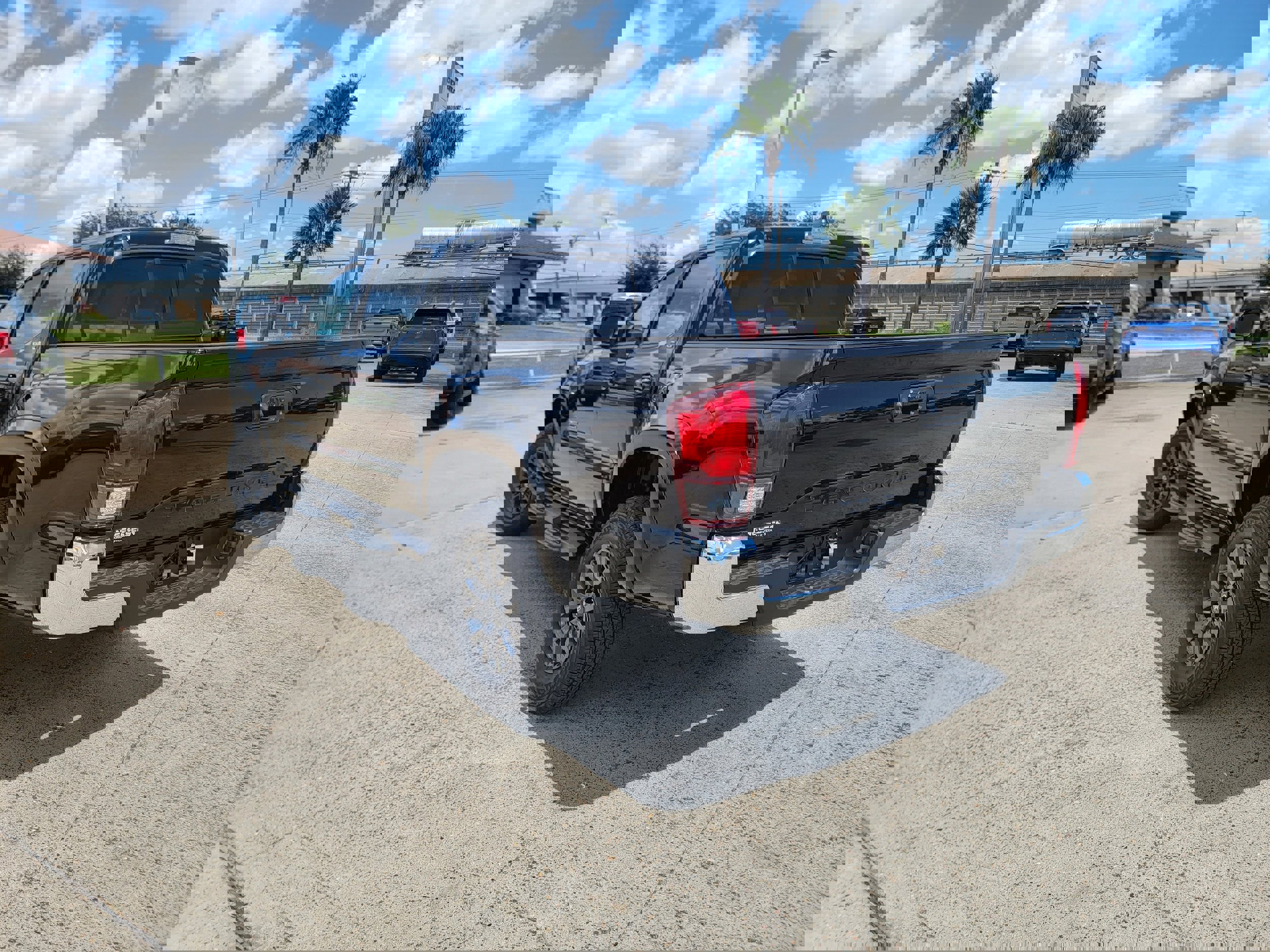 Used 2023 Toyota Tacoma SR5 w/ SR5 Appearance Package image 5