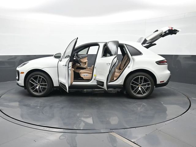 Certified 2023 Porsche Macan image 30
