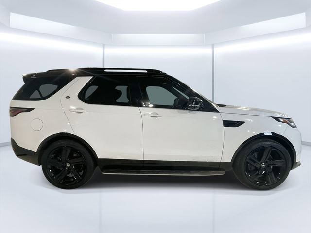 Used 2025 Land Rover Discovery Dynamic SE image 8