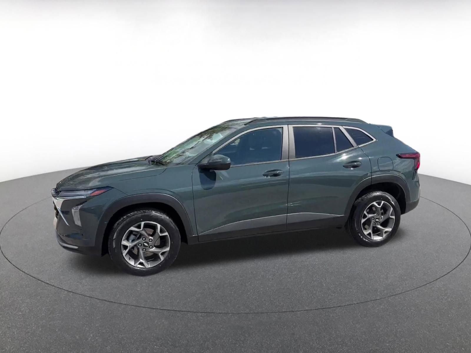 Used 2025 Chevrolet Trax LT w/ LT Convenience Package FWD image 8